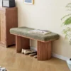 Bank van massief hout en groene ribfluweel