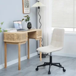 Bureaustoel van beige stof met metalen onderstel