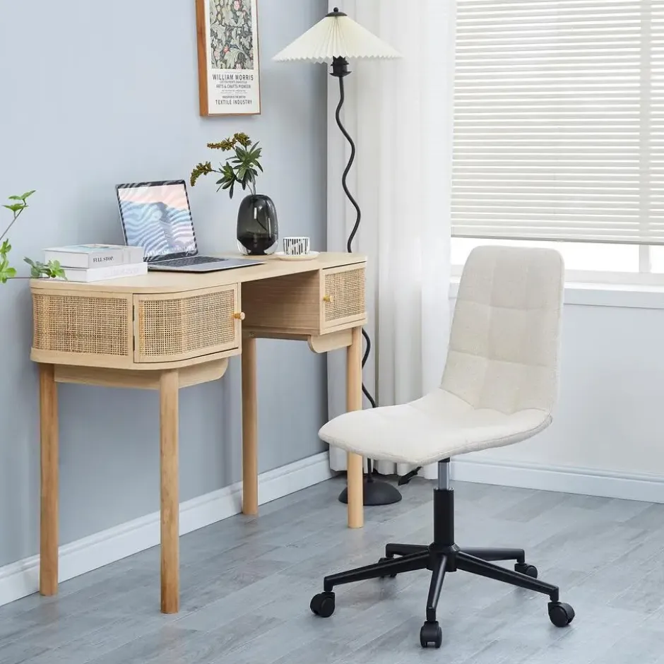 Bureaustoel van beige stof met metalen onderstel