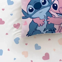 Disney Lilo & Stitch Dekbedovertrek Bisous 240 x 220 cm + 2 x 63 x 63 cm - Katoe