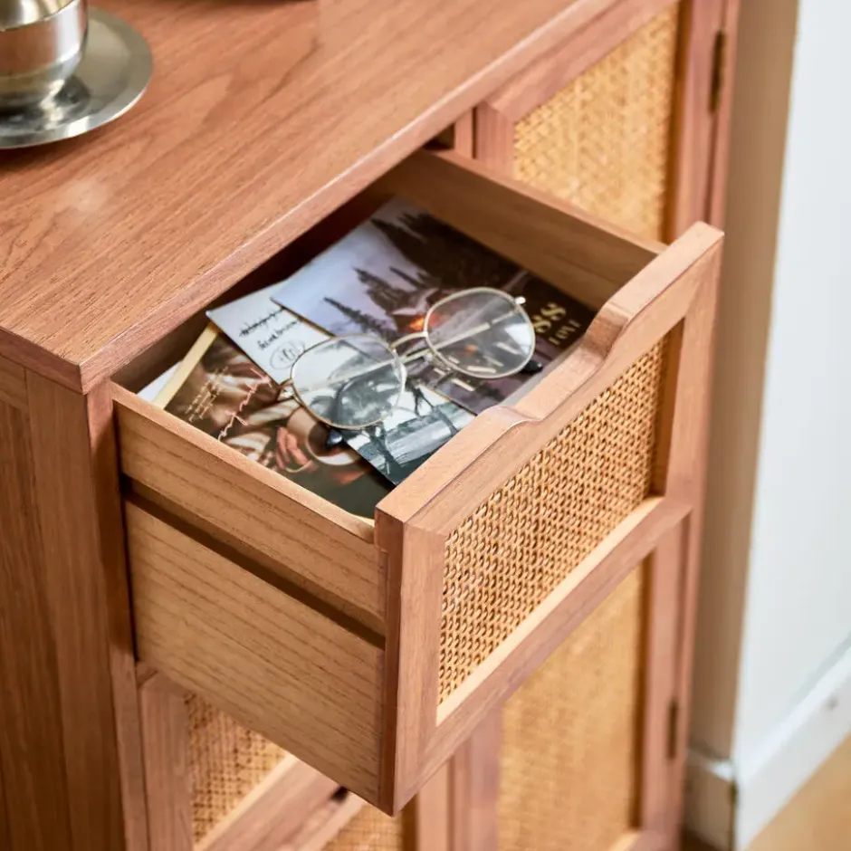 Dressoir opbergmeubel van notenhout en rotan