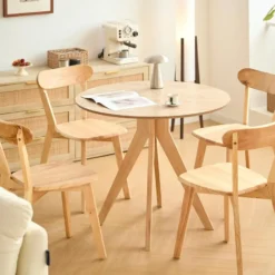 Eettafel voor 4 personen van massief grenen D90