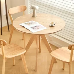 Eettafel voor 4 personen van massief grenen D90