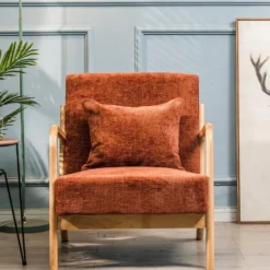 Fauteuil van massief hout en terracotta stof
