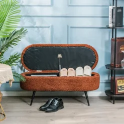 Metalen bank met terracotta krullen