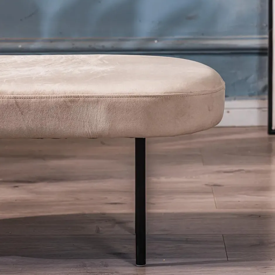 Metalen en fluwelen beige bank