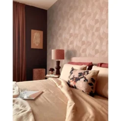Origin Wallcoverings behang grafisch 3D motief terracotta roze - 53 x 1005 cm