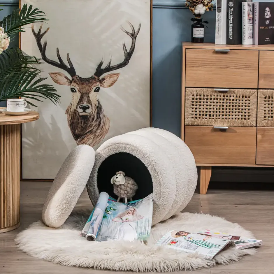 Pouf met witte krullen in Scandinavische stijl