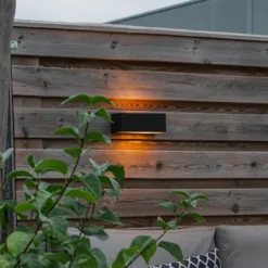 Qazqa wandlamp houks zwart e27