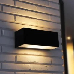 Qazqa wandlamp houks zwart e27
