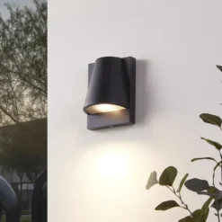 Qazqa wandlamp met daglichtsensor femke zwart gu10
