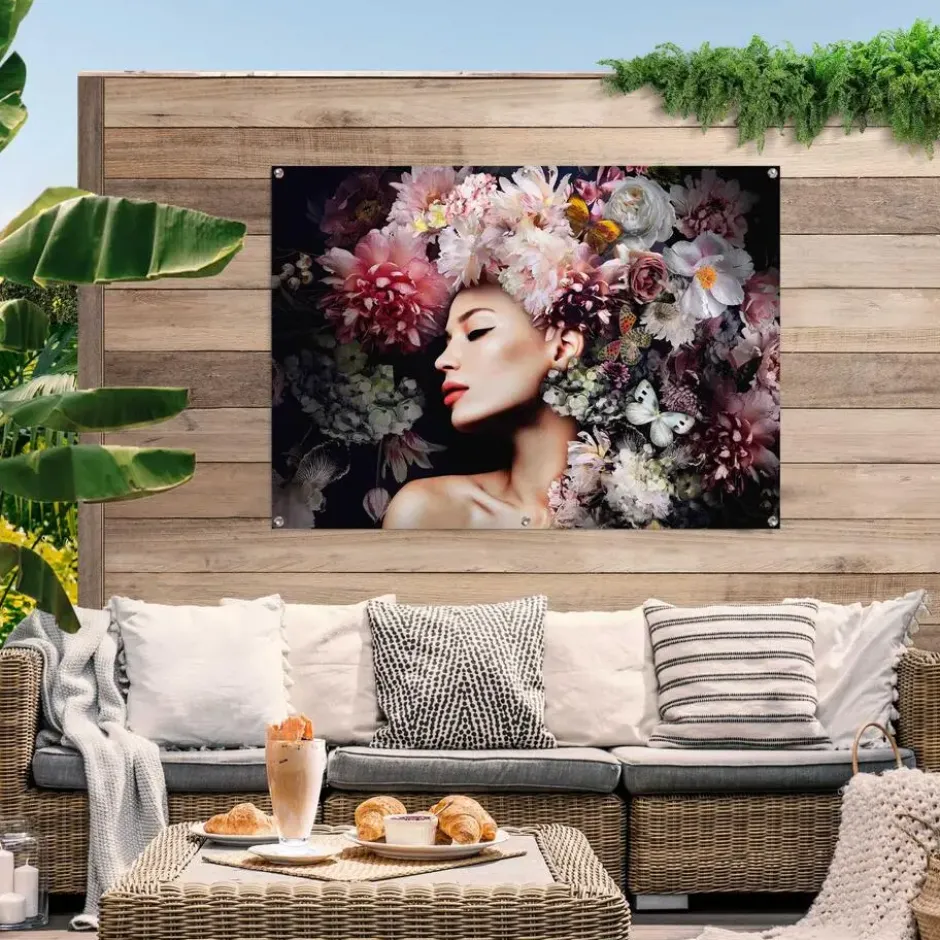 Tuinposter Vrouw met bloemenhoed - 100 x 140 - Roze